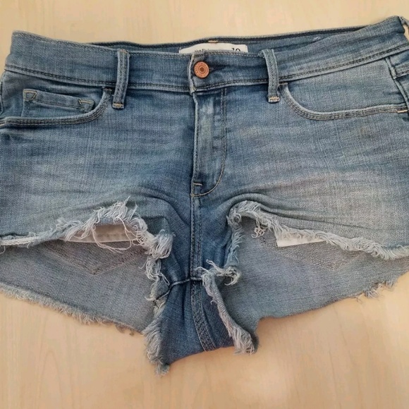 Abercrombie & Fitch Pants - Ambercrombie & Fitch distressed 10" rise short 10